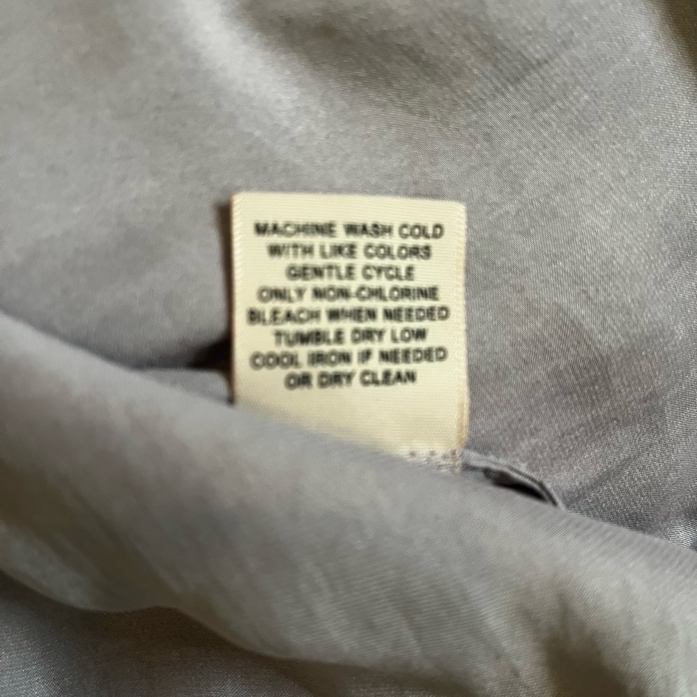 Philosophy lilac SZ M loose fit blouse. Gathered sleeves at wrists. Pretty - Picture 11 of 12